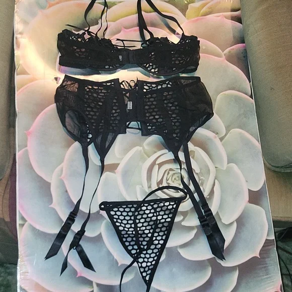 Seduction by Frederick's of Hollywood 3 Piece Lingerie Set Small - Picture 2 of 15